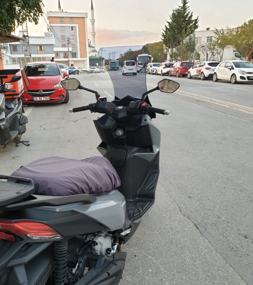 MOTOCAM SYM Joyride 300 Ön Cam 2023-2026 Model 75cm Füme Renkli 4mm UZUN