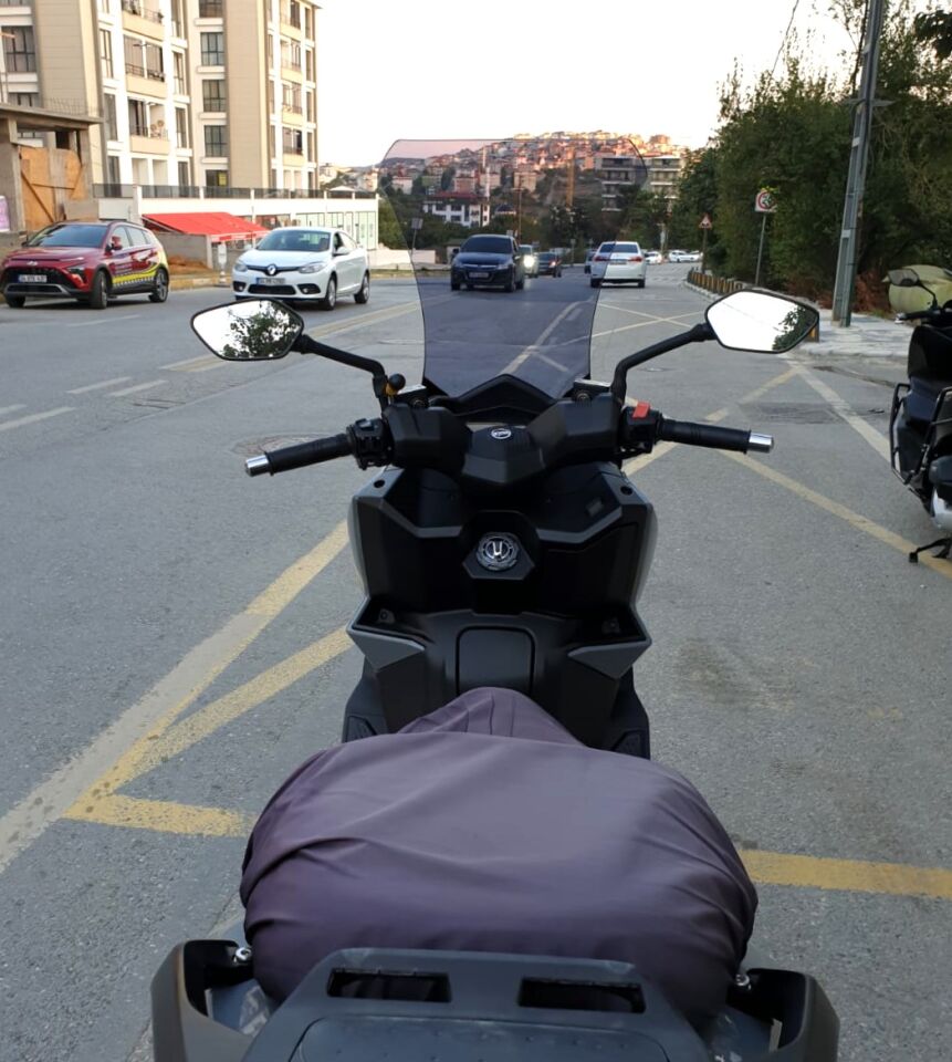 MOTOCAM SYM Joyride 300 Ön Cam 2023-2026 Model 75cm Füme Renkli 4mm UZUN