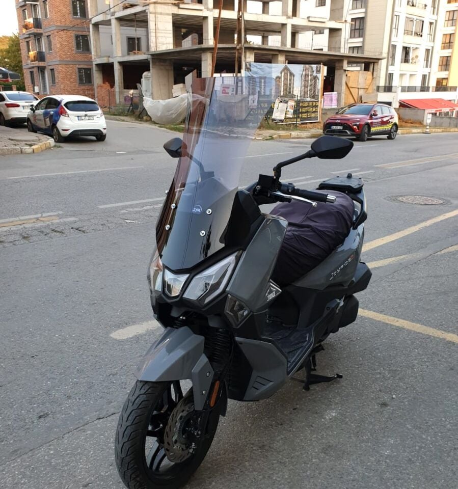 MOTOCAM SYM Joyride 300 Ön Cam 2023-2026 Model 75cm Füme Renkli 4mm UZUN