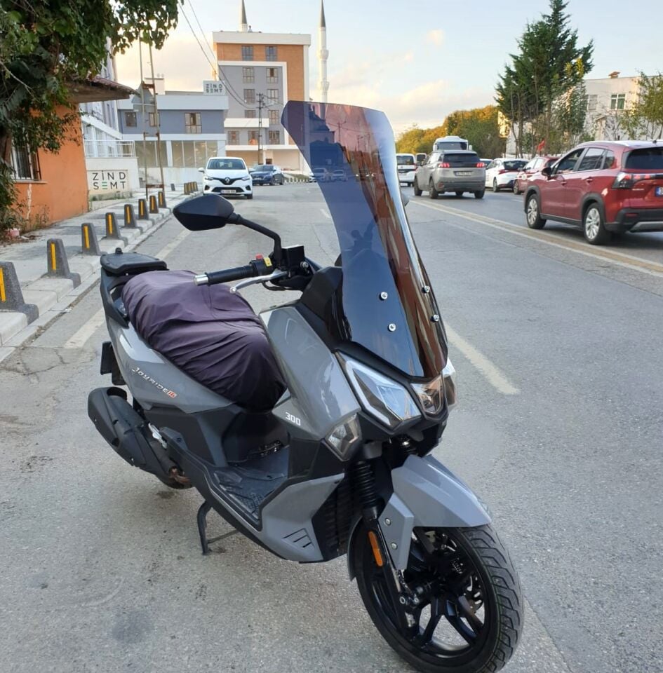 MOTOCAM SYM Joyride 300 Ön Cam 2023-2026 Model 75cm Siyah Renkli 4mm UZUN