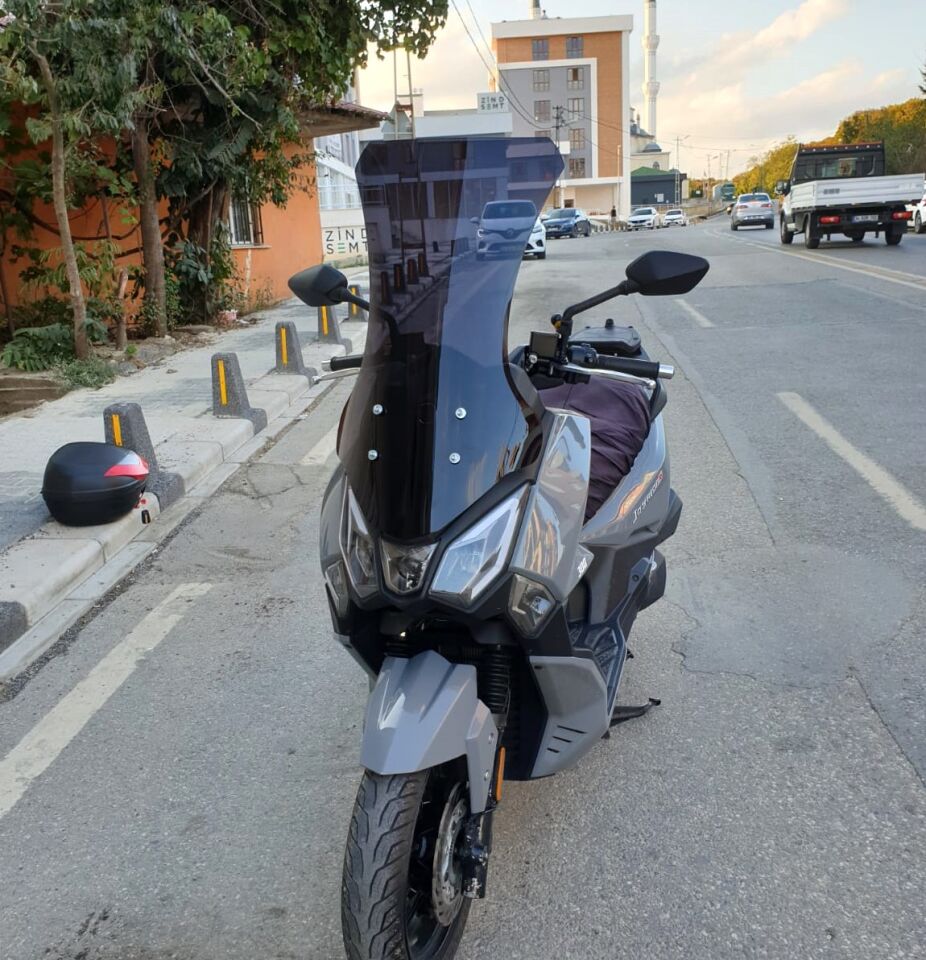 MOTOCAM SYM Joyride 300 Ön Cam 2023-2026 Model 75cm Siyah Renkli 4mm UZUN