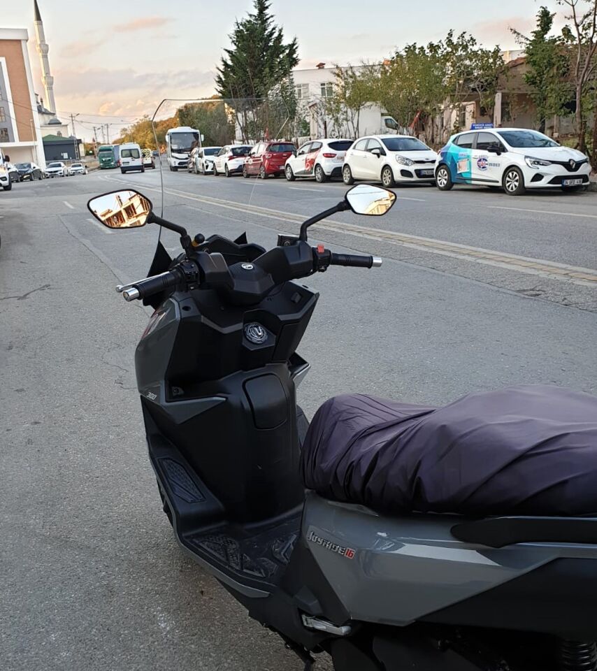 MOTOCAM SYM Joyride 300 Ön Cam 2023-2026 Model 75cm Şeffaf Renkli 4mm UZUN