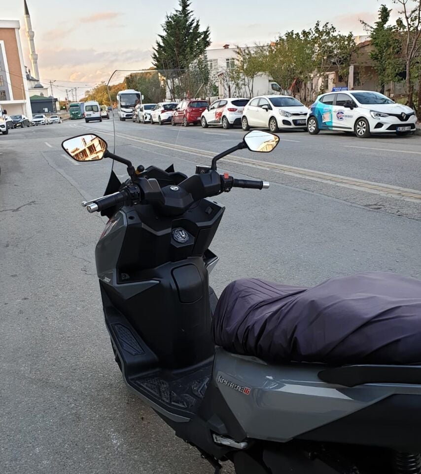 MOTOCAM SYM Joyride 300 Ön Cam 2023-2026 Model 75cm Şeffaf Renkli 4mm UZUN