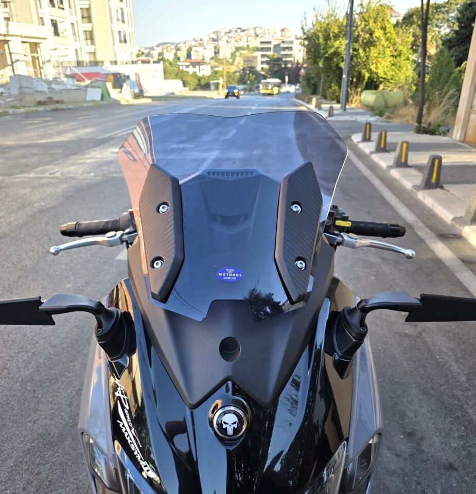 MOTOCAM Sym Maxsym TL 508 Ön Cam 2022-2026 Model 41cm Füme Renkli 4mm SPORTİF