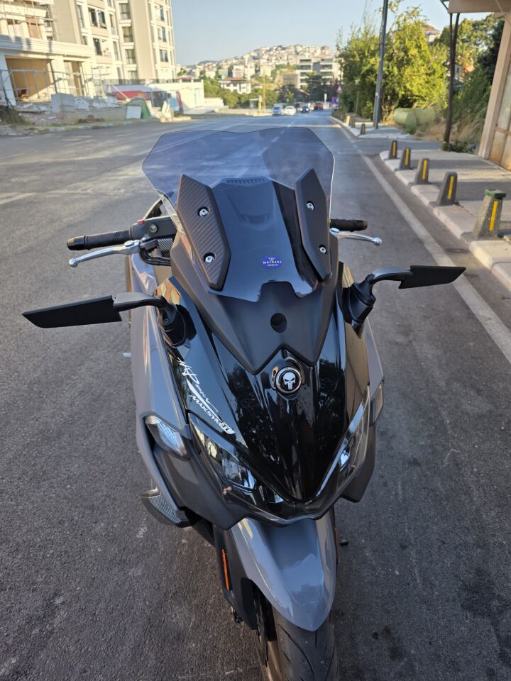 MOTOCAM Sym Maxsym TL 508 Ön Cam 2022-2026 Model 41cm Füme Renkli 4mm SPORTİF