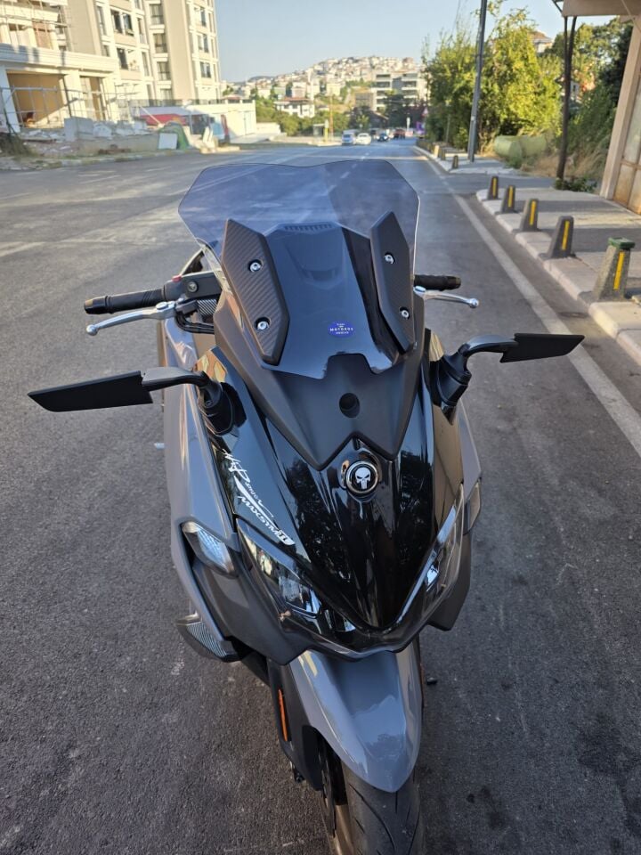 MOTOCAM Sym Maxsym TL 508 Ön Cam 2022-2026 Model 41cm Füme Renkli 4mm SPORTİF