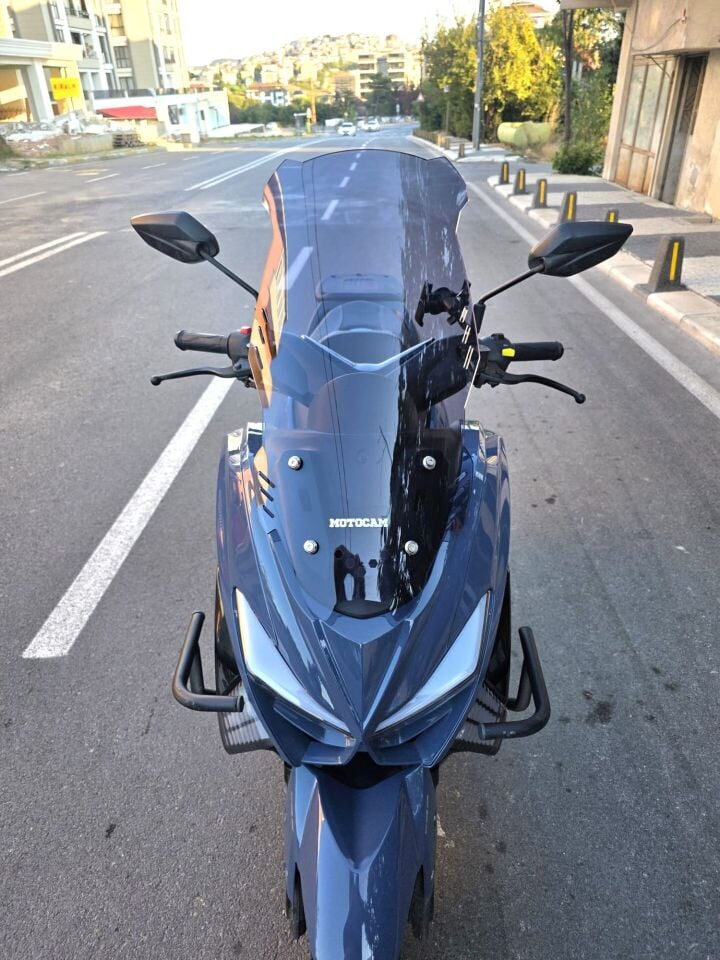 MOTOCAM Küba Newcity 50 Ön Cam 2023-2026 Model 65cm Füme Renkli 4mm