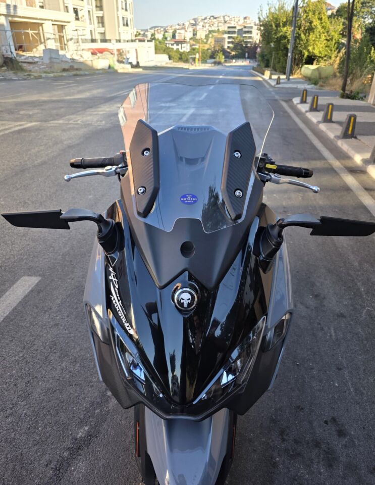 MOTOCAM Sym Maxsym TL 508 Ön Cam 2022-2026 Model 41cm Şeffaf Renkli 4mm SPORTİF