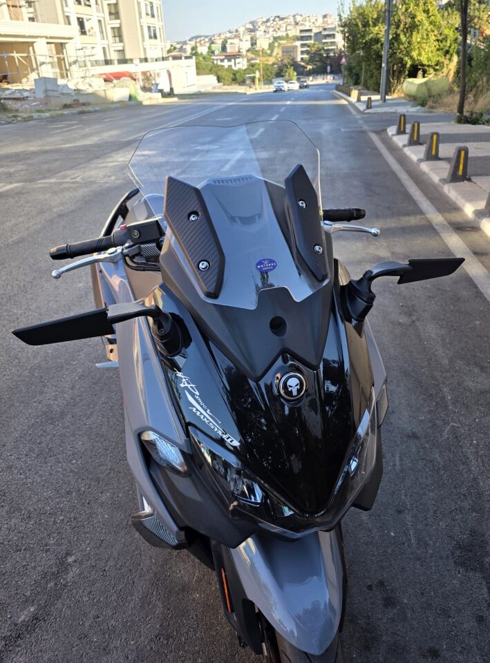 MOTOCAM Sym Maxsym TL 508 Ön Cam 2022-2026 Model 41cm Şeffaf Renkli 4mm SPORTİF