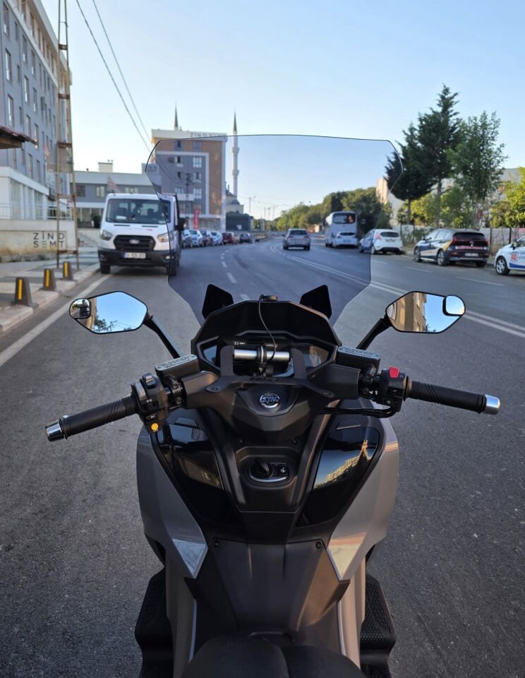 MOTOCAM Sym Maxsym TL 508 Ön Cam 2022-2026 Model 65cm Füme Renkli 4mm