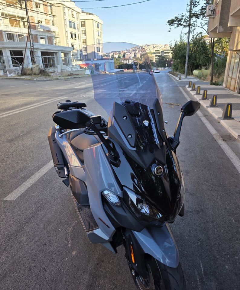 MOTOCAM Sym Maxsym TL 508 Ön Cam 2022-2026 Model 65cm Füme Renkli 4mm