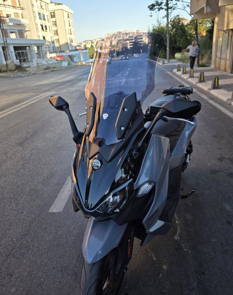 MOTOCAM Sym Maxsym TL 508 Ön Cam 2022-2026 Model 65cm Füme Renkli 4mm