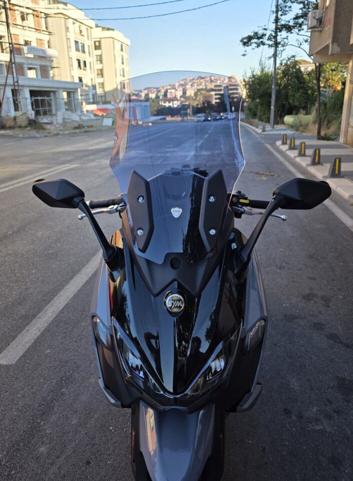 MOTOCAM Sym Maxsym TL 508 Ön Cam 2022-2026 Model 65cm Füme Renkli 4mm