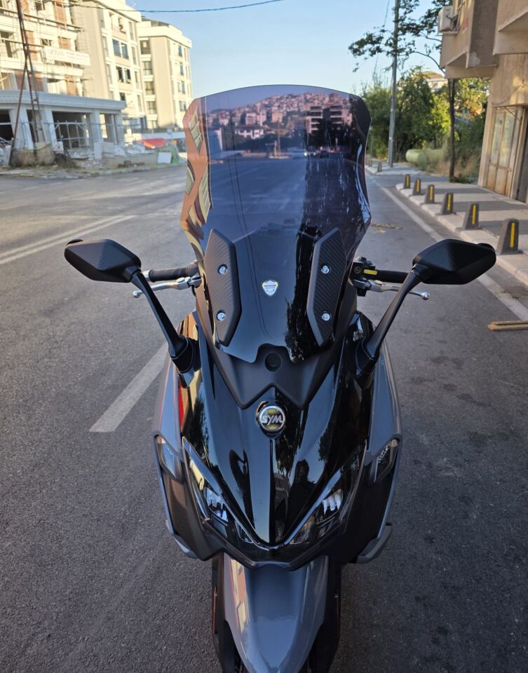 MOTOCAM Sym Maxsym TL 508 Ön Cam 2022-2026 Model 65cm Siyah Renkli 4mm