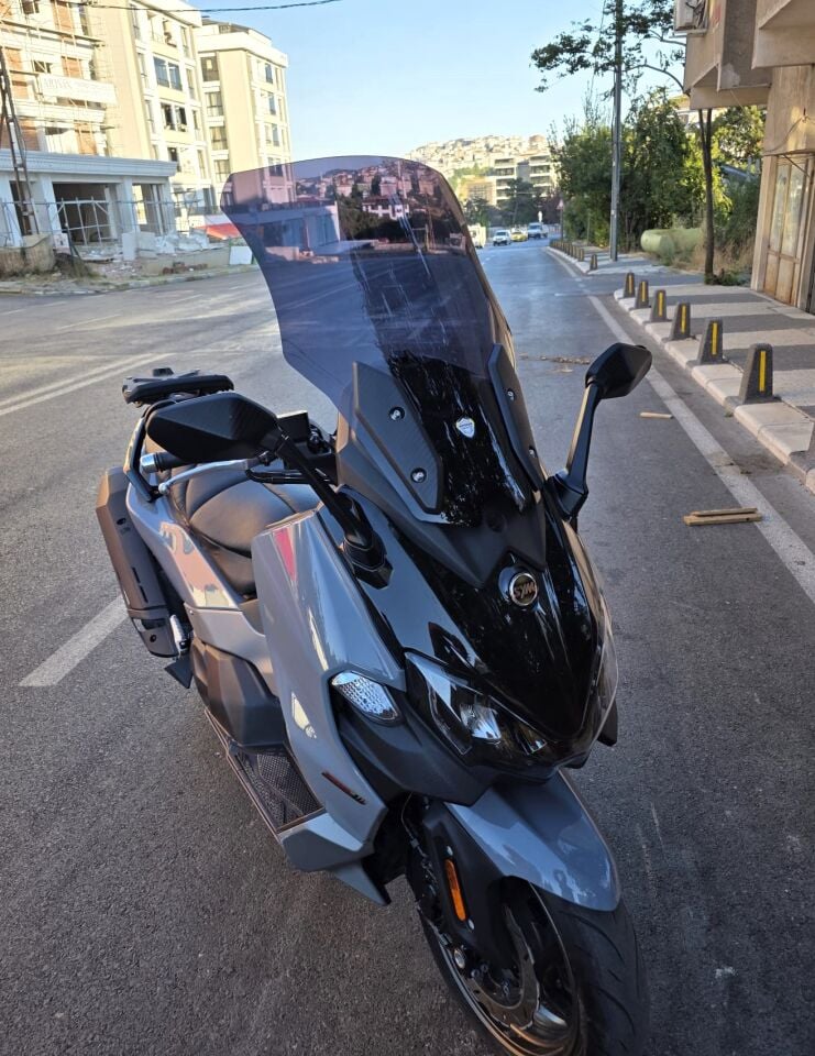 MOTOCAM Sym Maxsym TL 508 Ön Cam 2022-2026 Model 65cm Siyah Renkli 4mm