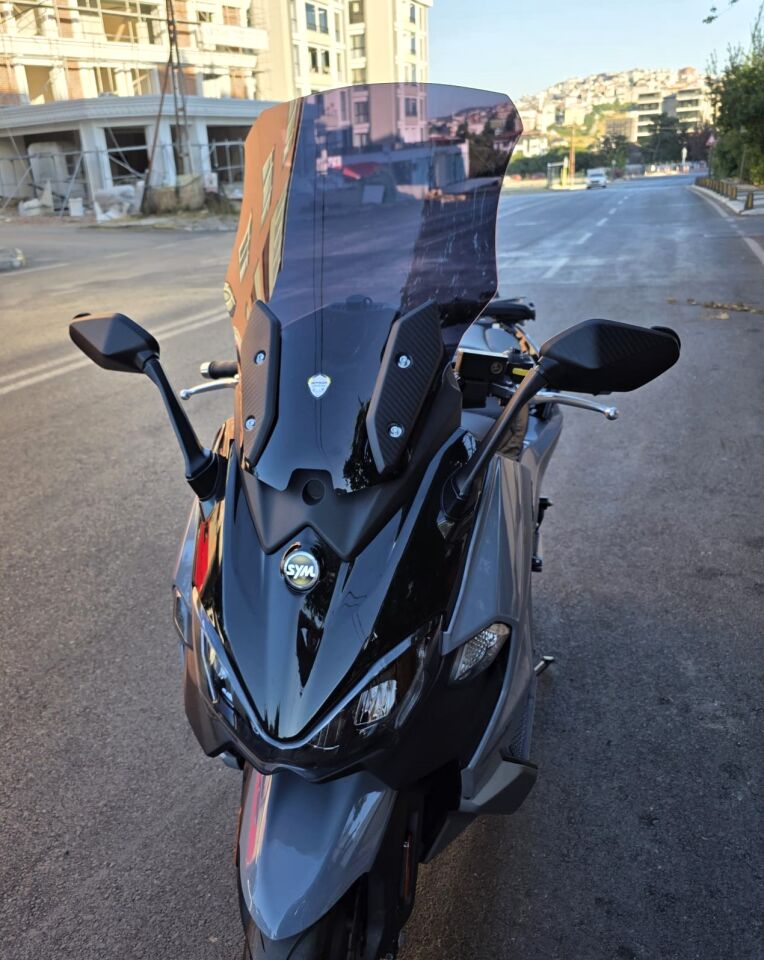 MOTOCAM Sym Maxsym TL 508 Ön Cam 2022-2026 Model 65cm Siyah Renkli 4mm