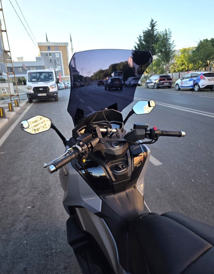 MOTOCAM Sym Maxsym TL 508 Ön Cam 2022-2026 Model 65cm Siyah Renkli 4mm