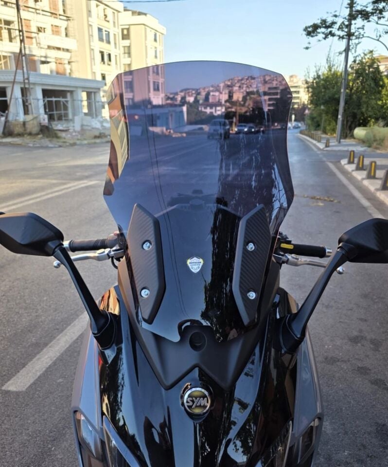 MOTOCAM Sym Maxsym TL 508 Ön Cam 2022-2026 Model 65cm Siyah Renkli 4mm