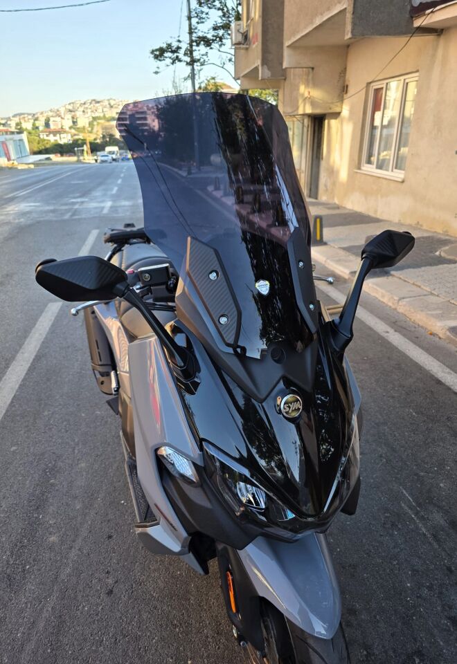 MOTOCAM Sym Maxsym TL 508 Ön Cam 2022-2026 Model 65cm Siyah Renkli 4mm