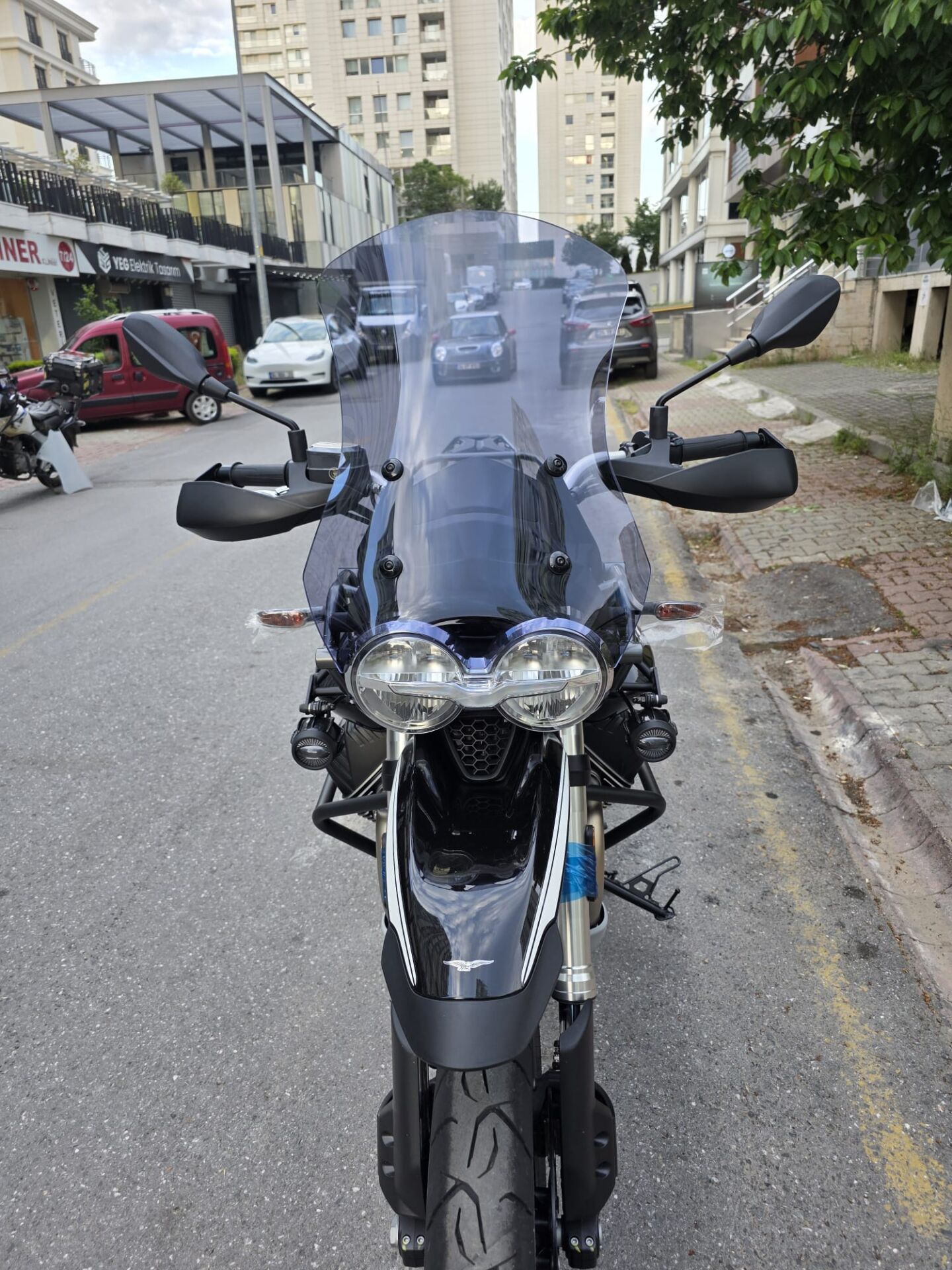 Motoguzzi V85 TT Ön Cam 2019,2023 Model 58cm