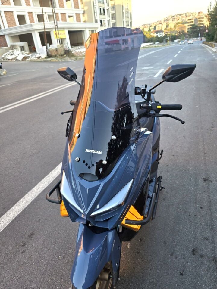 MOTOCAM Küba Newcity 50 Ön Cam 2023-2026 Model 75cm Siyah Renkli 4mm UZUN