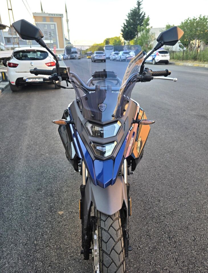 MOTOCAM SYM NHT 200 Ön Cam 2023-2026 Model 30cm Füme Renkli 4mm SPORTİF