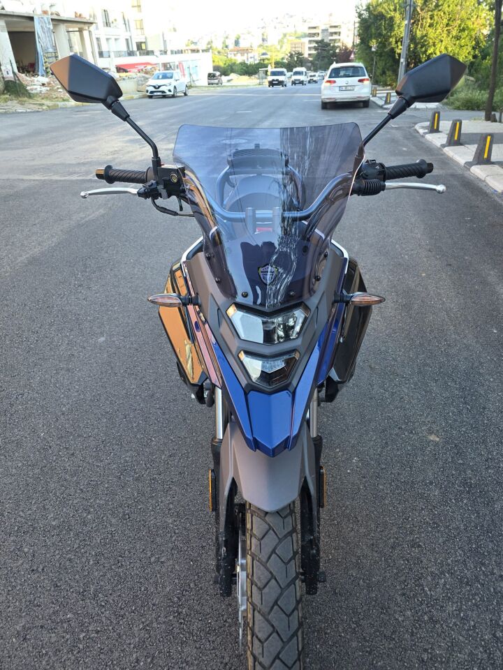 MOTOCAM SYM NHT 200 Ön Cam 2023-2026 Model 30cm Füme Renkli 4mm SPORTİF