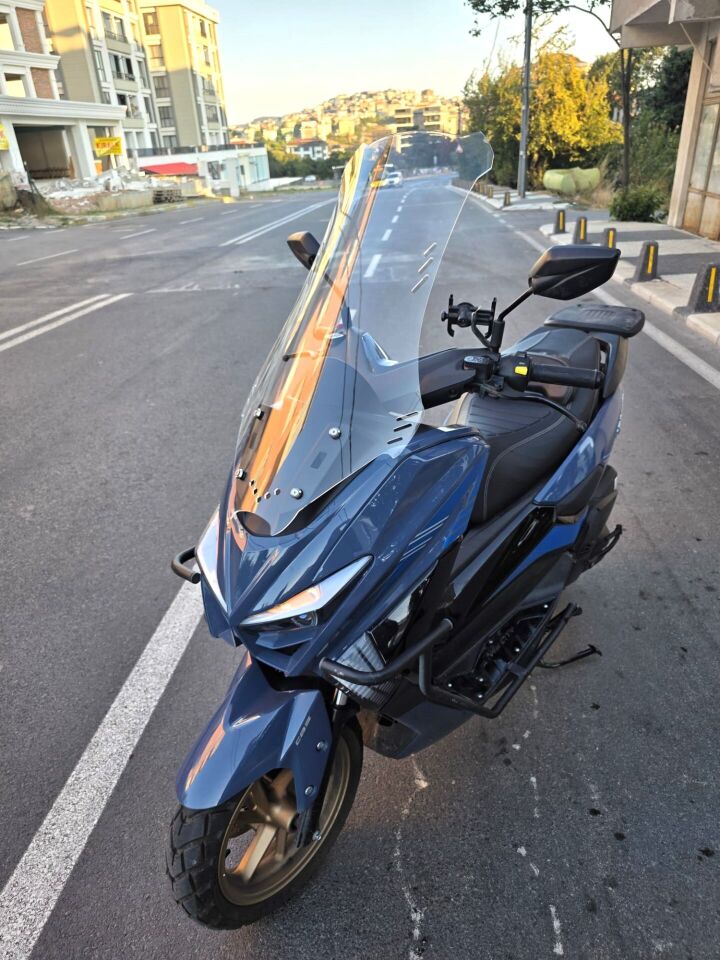 MOTOCAM Küba Newcity 50 Ön Cam 2023-2026 Model 75cm Şeffaf Renkli 4mm UZUN