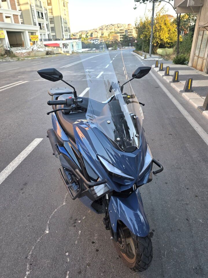 MOTOCAM Küba Newcity 50 Ön Cam 2023-2026 Model 75cm Şeffaf Renkli 4mm UZUN