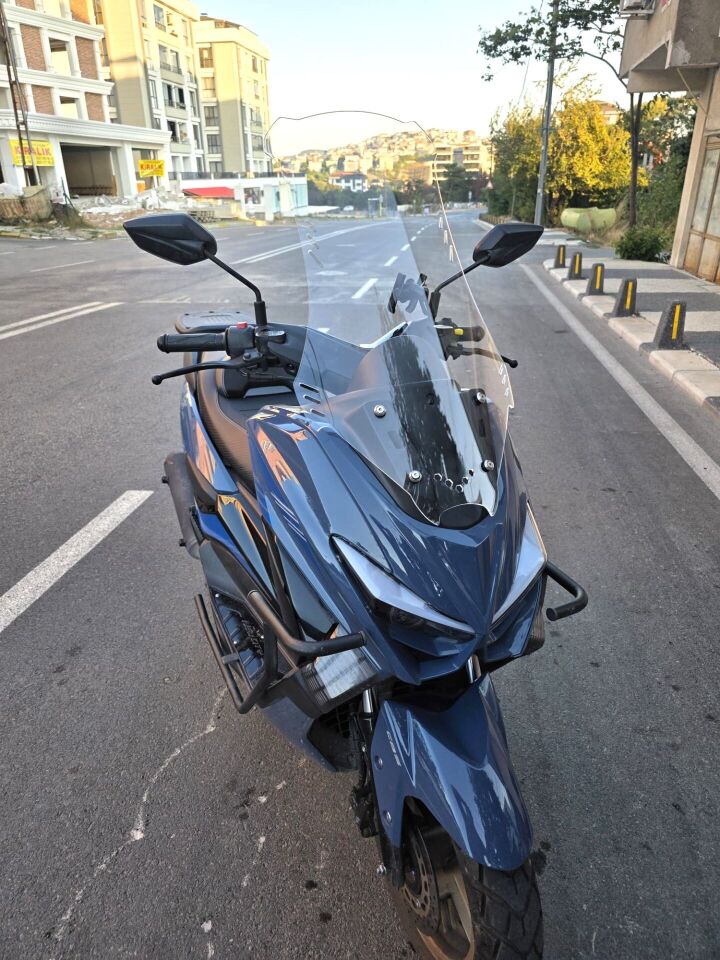 MOTOCAM Küba Newcity 50 Ön Cam 2023-2026 Model 75cm Şeffaf Renkli 4mm UZUN