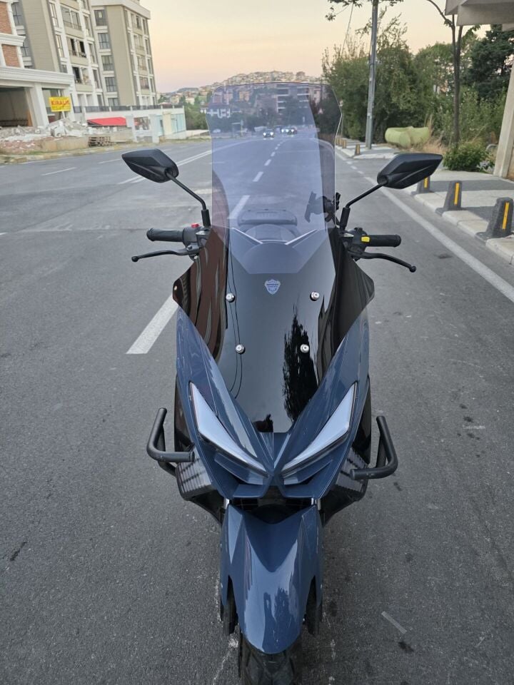 MOTOCAM Küba Newcity 50 Ön Cam 2023-2026 Model 78cm Füme Renkli 4mm UZUN