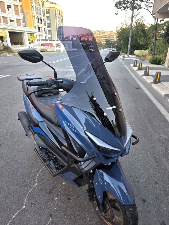 MOTOCAM Küba Newcity 50 Ön Cam 2023-2026 Model 78cm Siyah Renkli 4mm UZUN