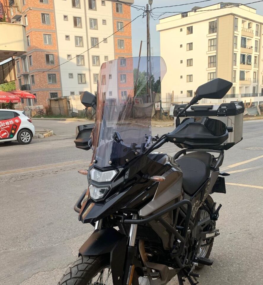 MOTOCAM SYM NHT 200 Ön Cam 2023-2026 Model 50cm Füme Renkli 4mm