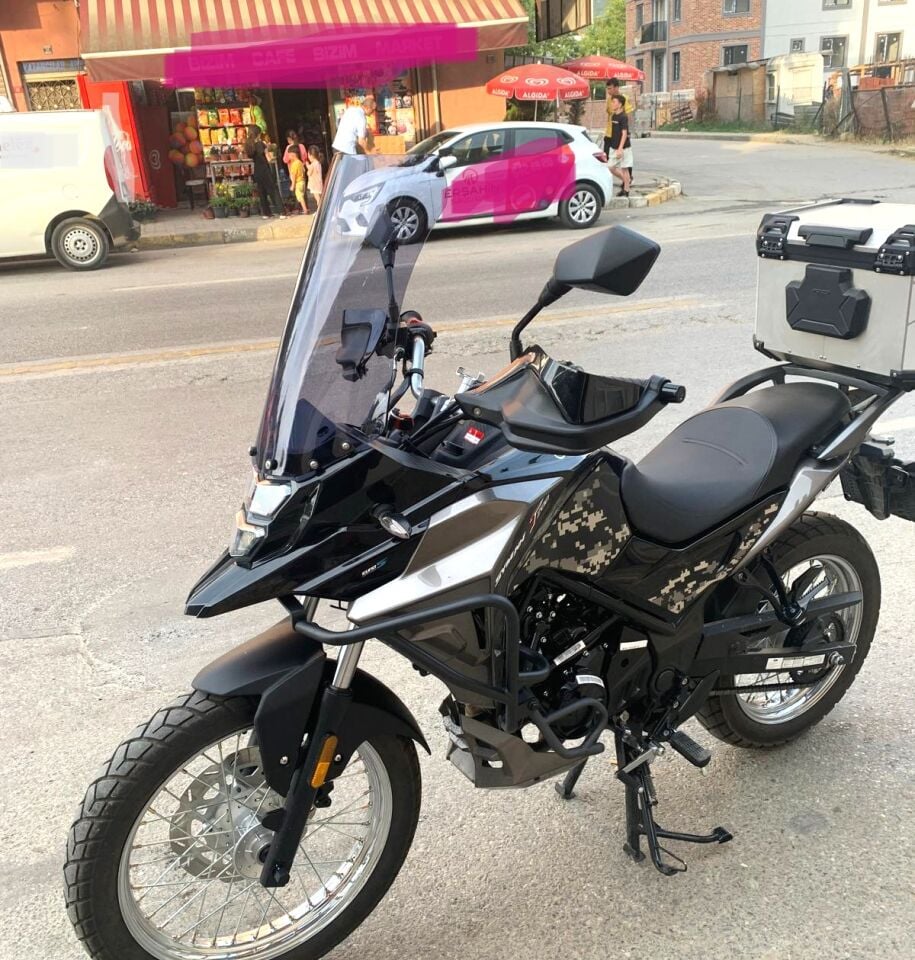 MOTOCAM SYM NHT 200 Ön Cam 2023-2026 Model 50cm Füme Renkli 4mm