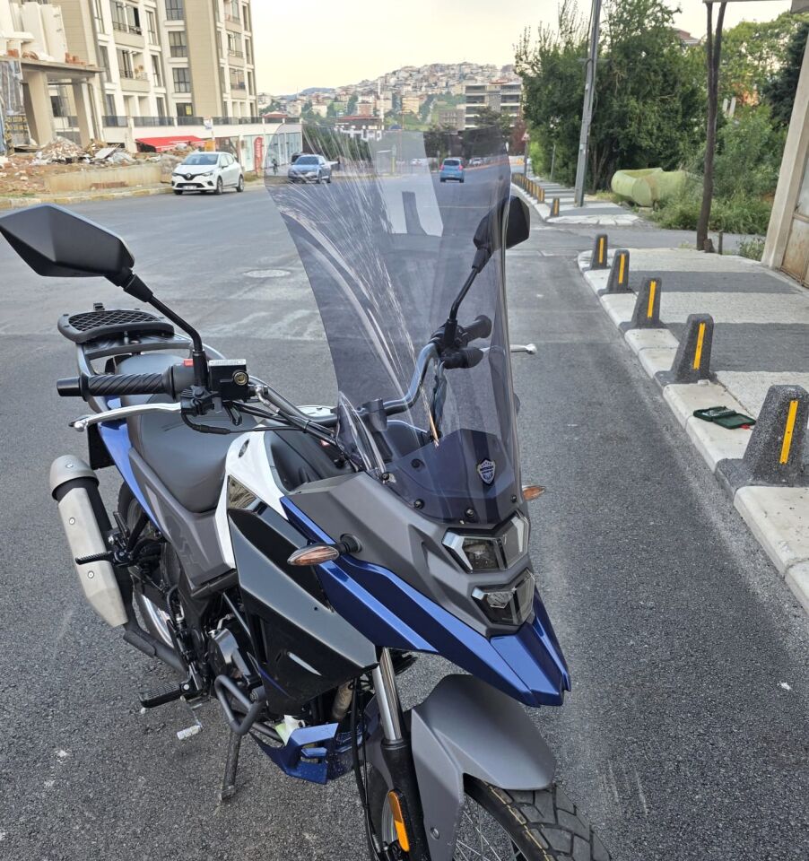 MOTOCAM SYM NHT 200 Ön Cam 2023-2026 Model 50cm Füme Renkli 4mm