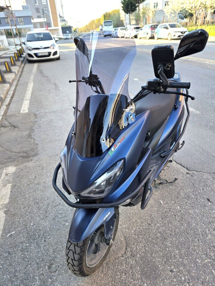 MOTOCAM Küba Newlight 125 Pro Ön Cam 2023-2026 Model 58cm Füme Renkli 4mm ORİJİNAL BOYLU