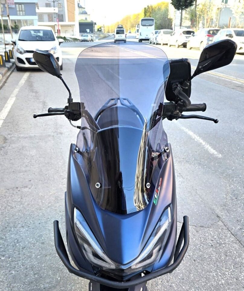 MOTOCAM Küba Newlight 125 Pro Ön Cam 2023-2026 Model 58cm Füme Renkli 4mm ORİJİNAL BOYLU