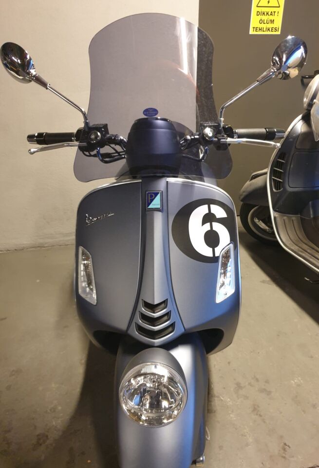 MOTOCAM Vespa GTV 300 Ön Cam 2011-2022 Model 42cm Füme Renkli 4mm APARATSIZ