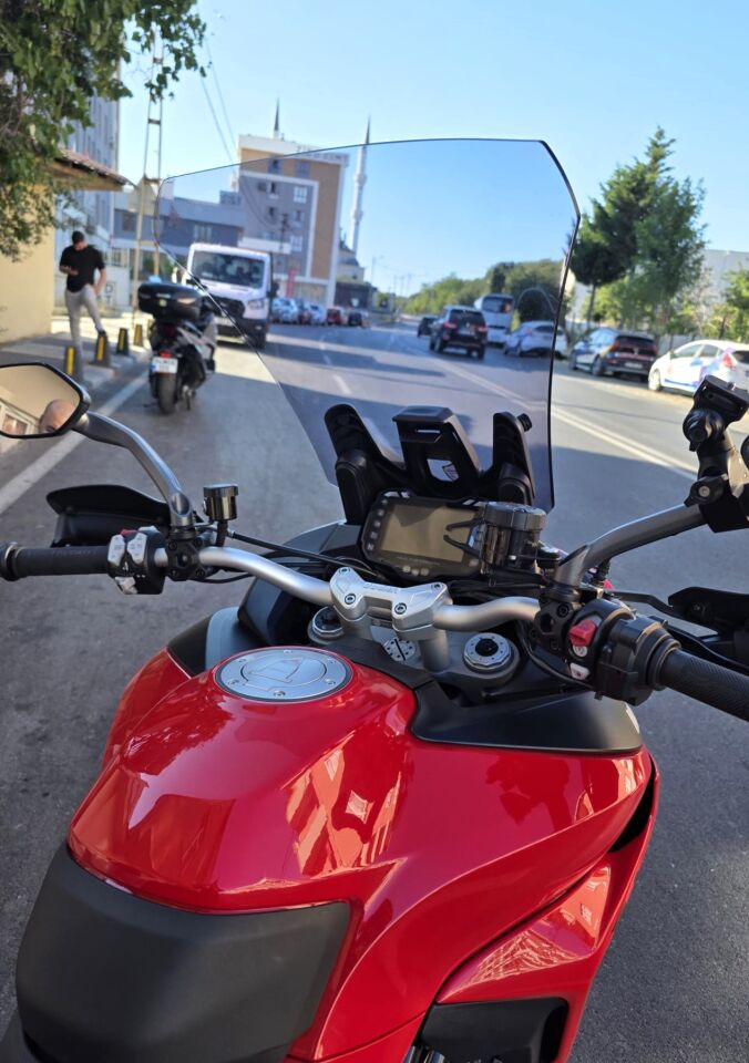 MOTOCAM Ducati Multistrada V2 Ön Cam 2022-2026 Model 60cm Füme Renkli 4mm
