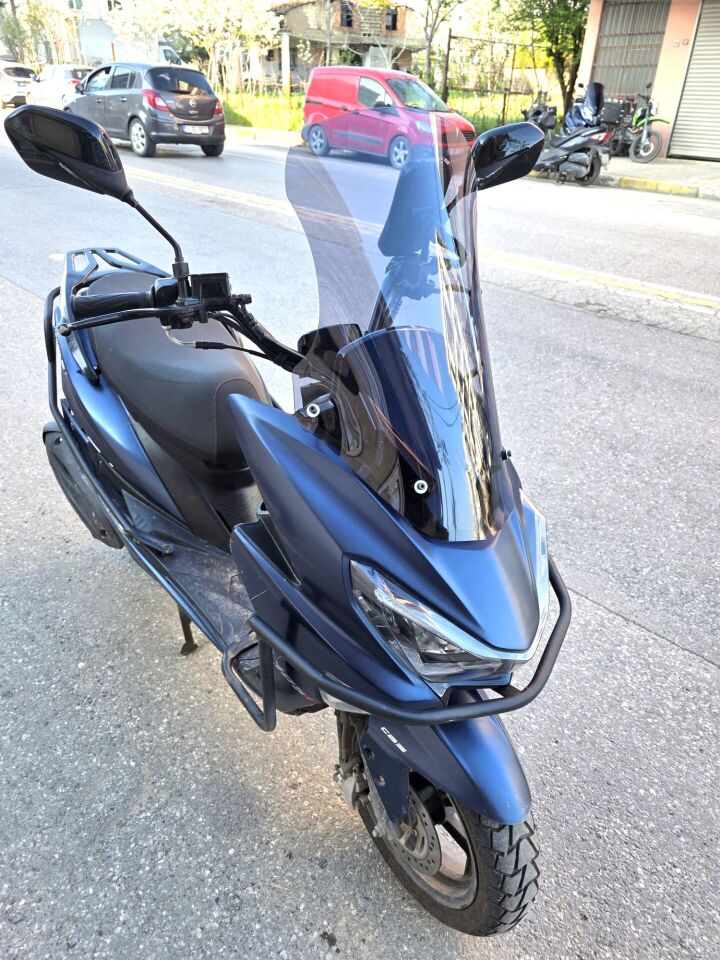 MOTOCAM Küba Newlight 50 Pro Ön Cam 2023-2026 Model 58cm Füme Renkli 4mm ORİJİNAL BOYLU