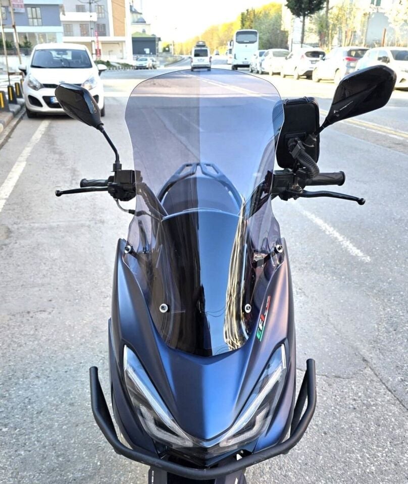 MOTOCAM Küba Newlight 50 Pro Ön Cam 2023-2026 Model 58cm Füme Renkli 4mm ORİJİNAL BOYLU