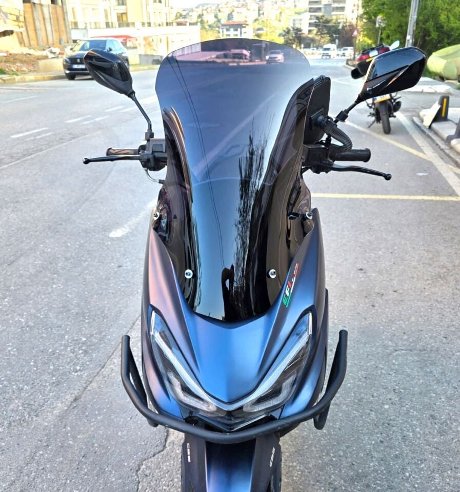 MOTOCAM Küba Newlight 50 Pro Ön Cam 2023-2026 Model 58cm Siyah Renkli 4mm ORİJİNAL BOYLU