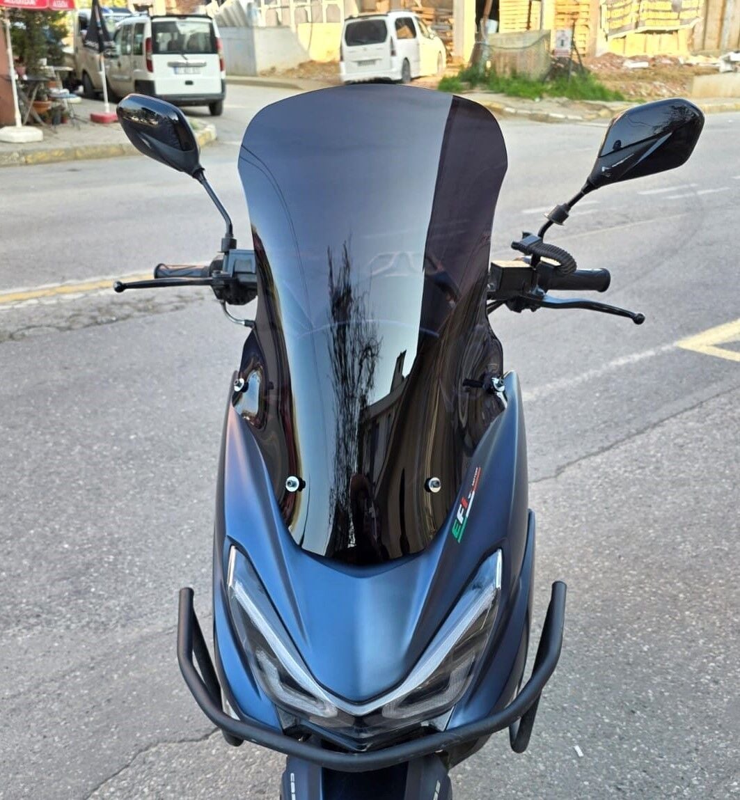 MOTOCAM Küba Newlight 50 Pro Ön Cam 2023-2026 Model 58cm Siyah Renkli 4mm ORİJİNAL BOYLU