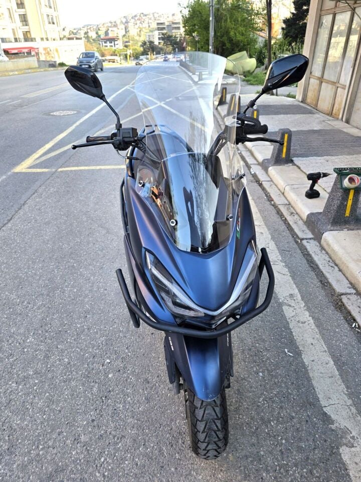 MOTOCAM Küba Newlight 50 Pro Ön Cam 2023-2026 Model 58cm Şeffaf Renkli 4mm ORİJİNAL BOYLU