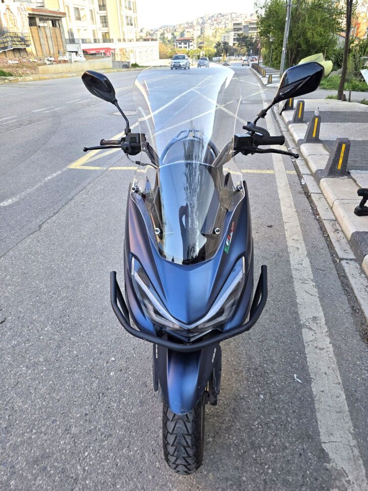 MOTOCAM Küba Newlight 50 Pro Ön Cam 2023-2026 Model 58cm Şeffaf Renkli 4mm ORİJİNAL BOYLU
