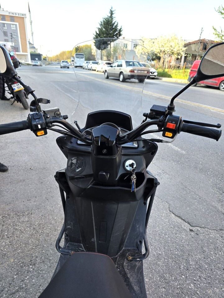MOTOCAM Küba Newlight 50 Pro Ön Cam 2023-2026 Model 58cm Şeffaf Renkli 4mm ORİJİNAL BOYLU