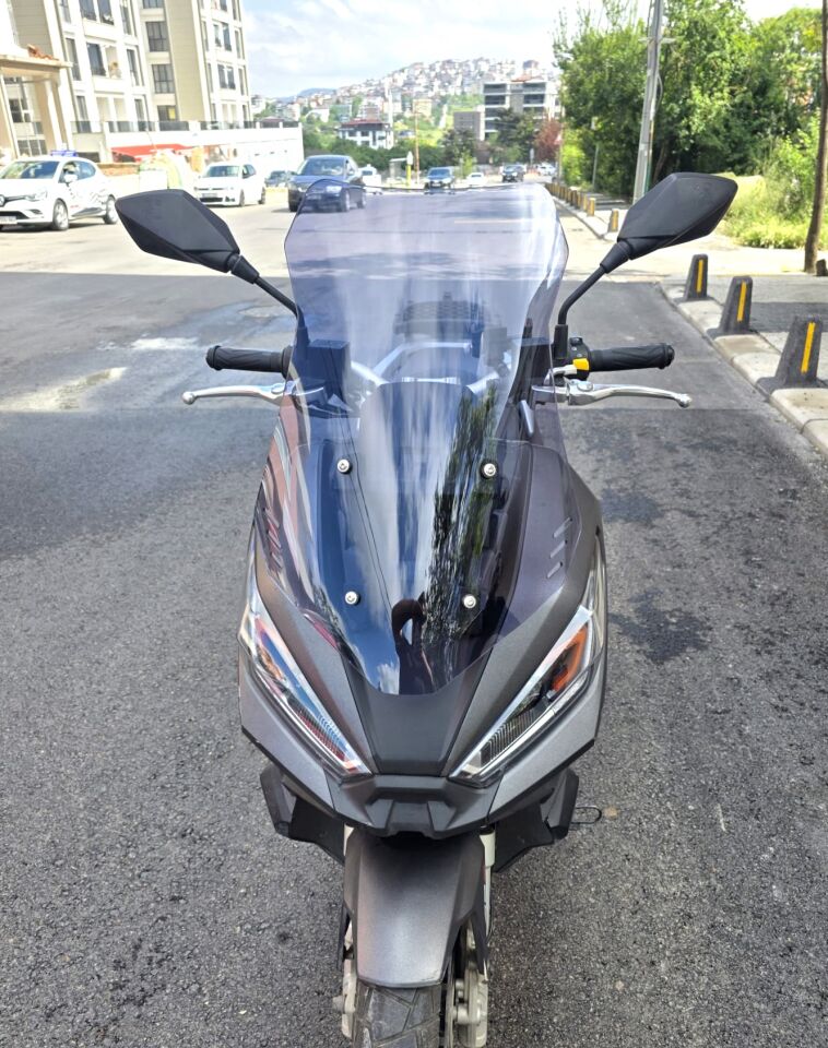 MOTOCAM Falcon Trex 188 Ön Cam 2022-2026 Model 55cm Füme Renkli 4mm KISA