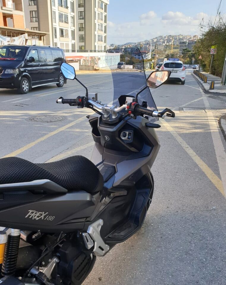 MOTOCAM Falcon Trex 188 Ön Cam 2022-2026 Model 65cm Füme Renkli 4mm ORTA BOYLU