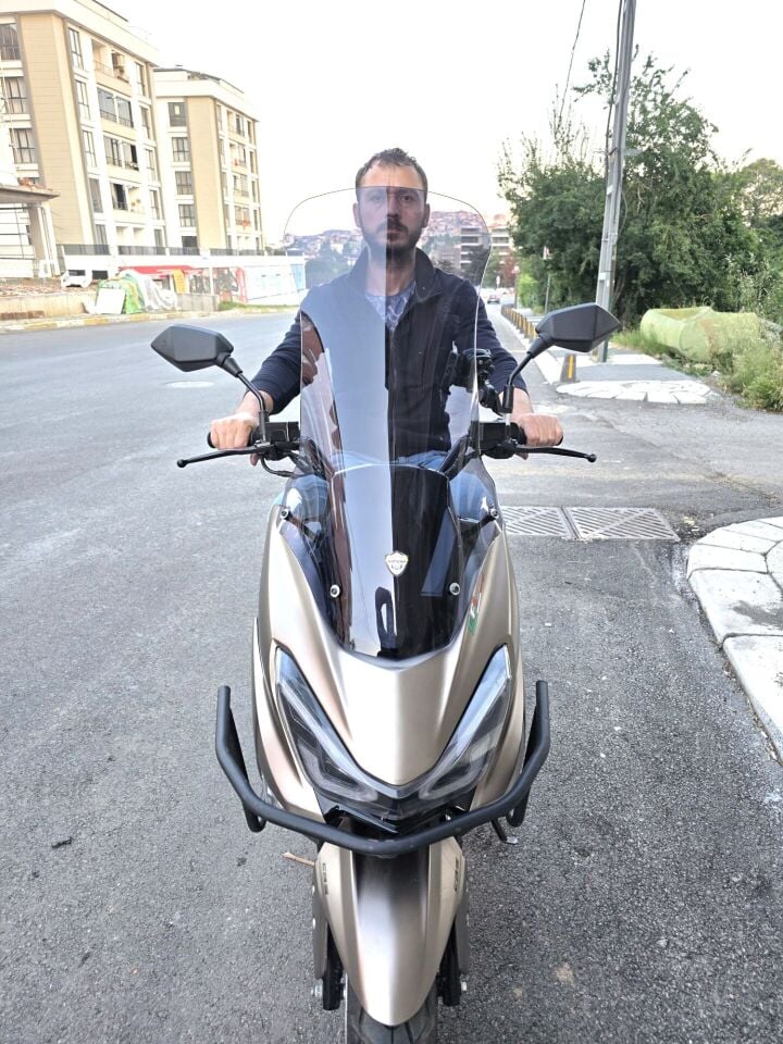 MOTOCAM Küba Newlight 50 Pro Ön Cam 2023-2026 Model 75cm Füme Renkli 4mm UZUN BOYLU