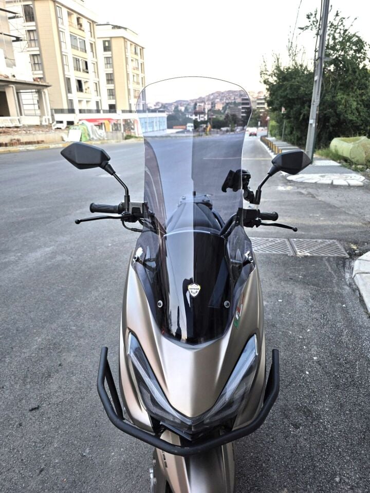 MOTOCAM Küba Newlight 50 Pro Ön Cam 2023-2026 Model 75cm Füme Renkli 4mm UZUN BOYLU